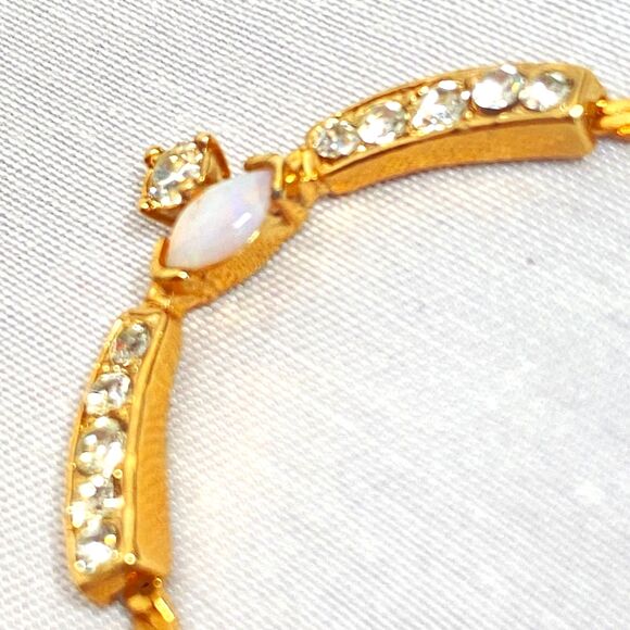 Pendant Necklace Gold Tone Flat Cobra Chain Clear Rhinestones Central Opalesque - Picture 4 of 11